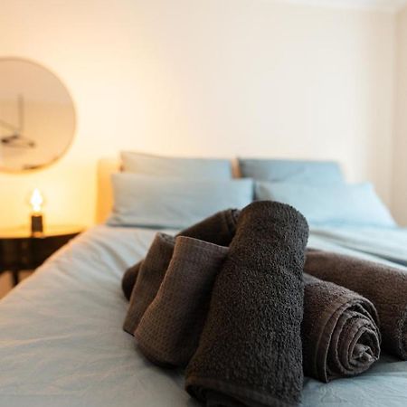 -Zentrale Wohnung-Balkon-Desingerkueche- Bielefeld Bagian luar foto