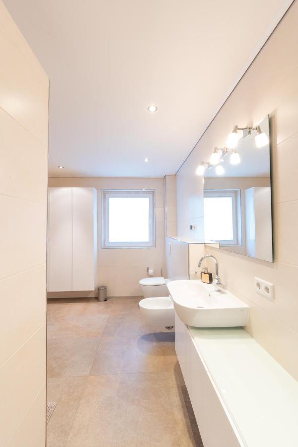-Zentrale Wohnung-Balkon-Desingerkueche- Bielefeld Bagian luar foto